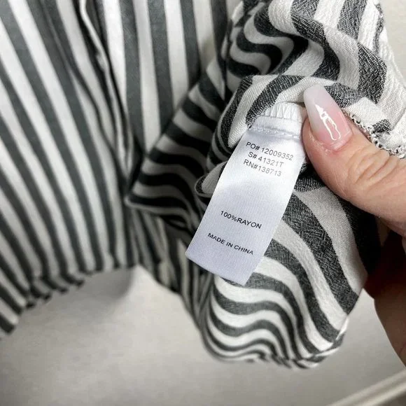 SOLD ON EBAY DOE + Rae Womens Gray and White Striped Button Up Top Size M - Picture 7 of 7